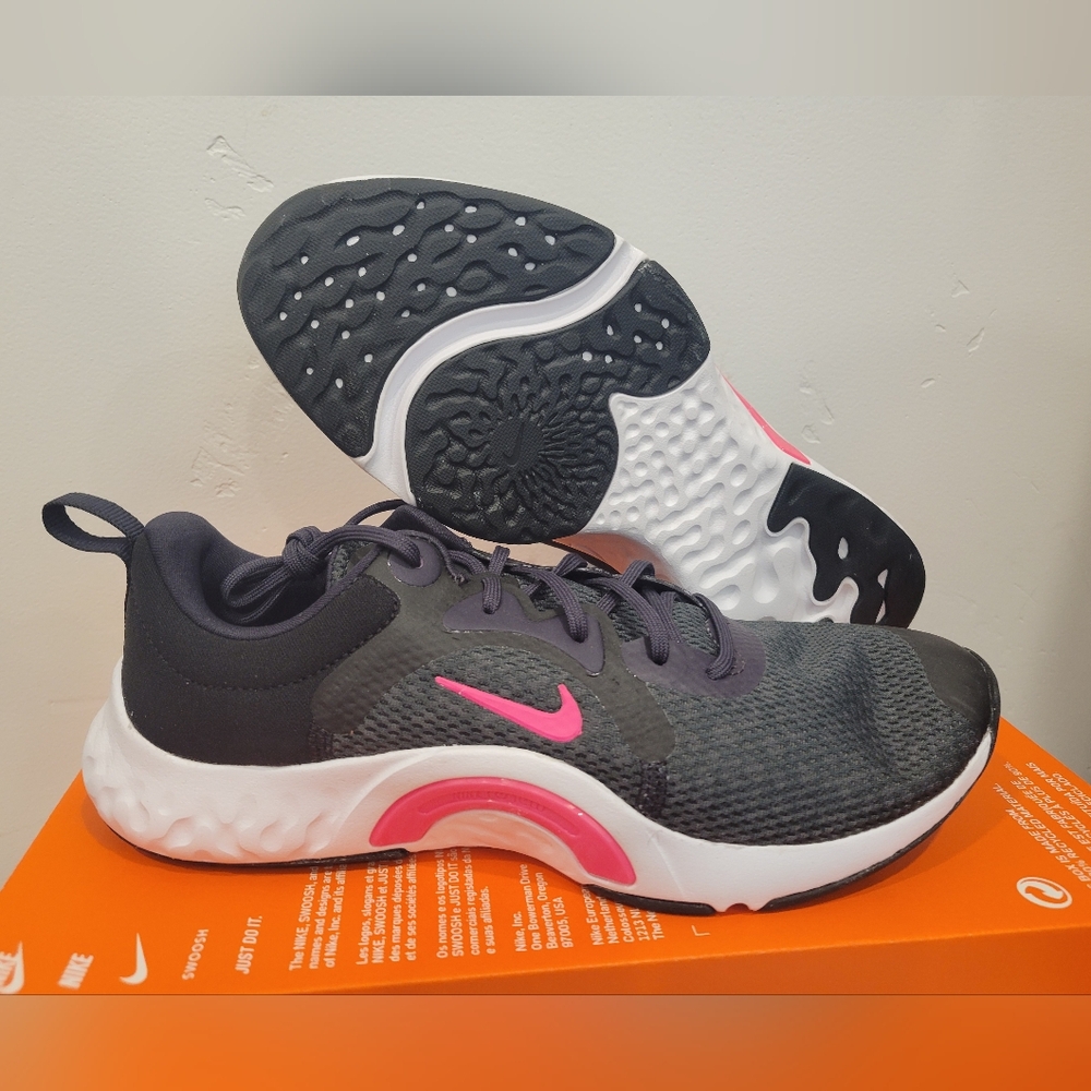 Nike Renew In-Season TR 11 Sneaker Womens Size 8 Black Hyper Pink DA1349-014
